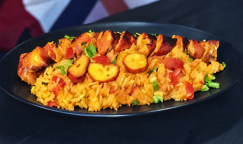 Arroz de chorizo on a black platter